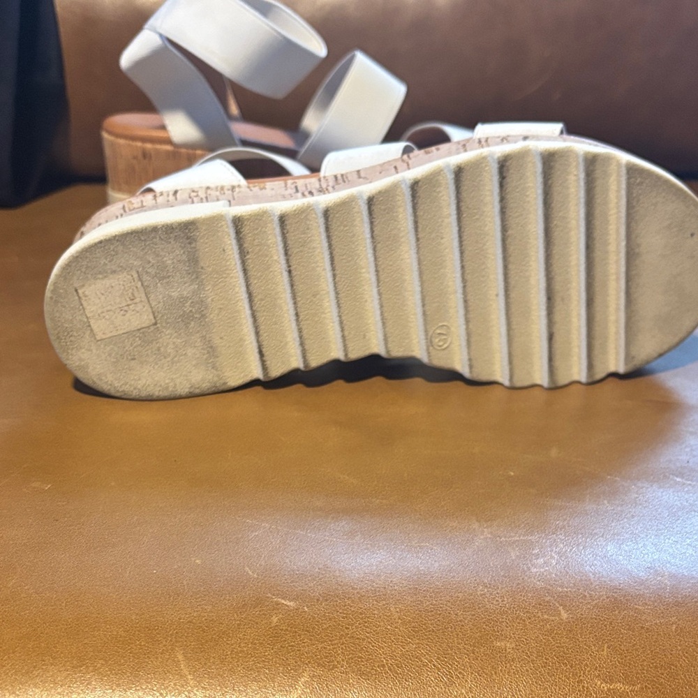Ankle strap White Platform Sandals - Picture 3 of 4